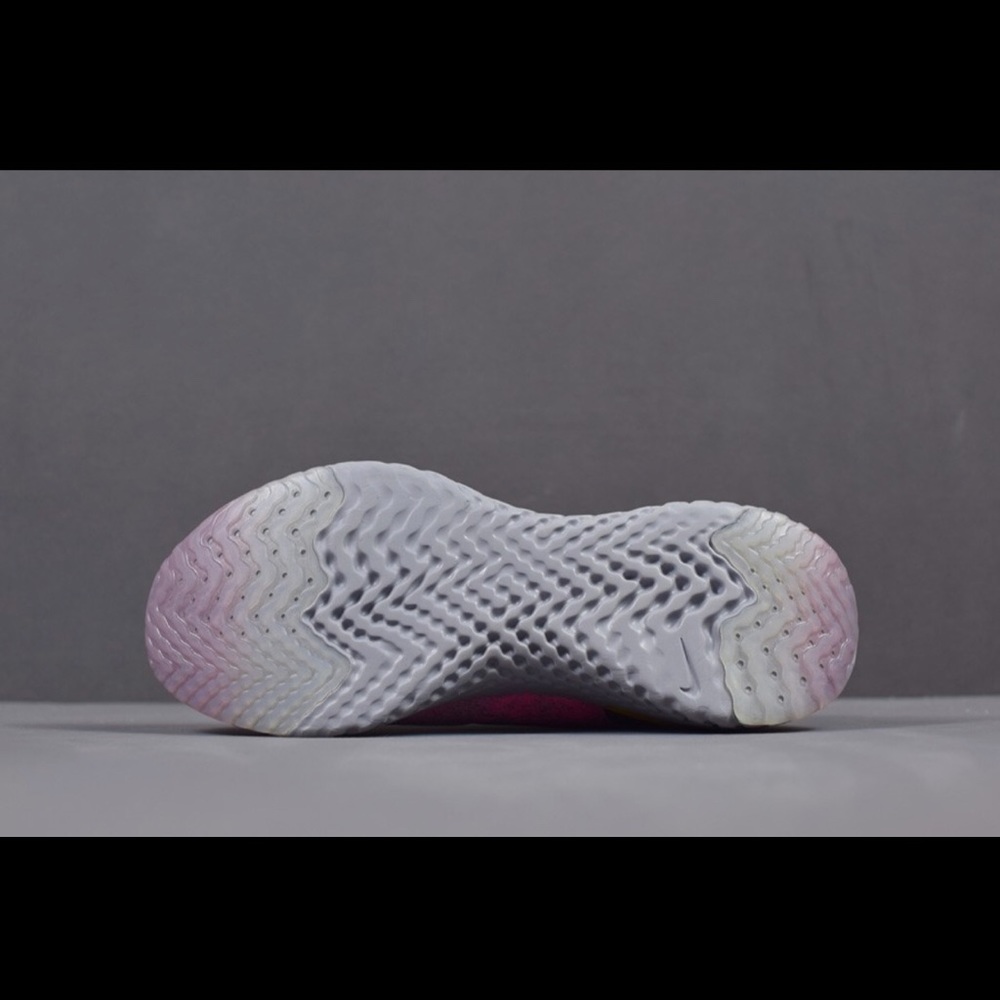 Nike Epic React Flyknit 'Plum Dust' - Picture 3 of 4